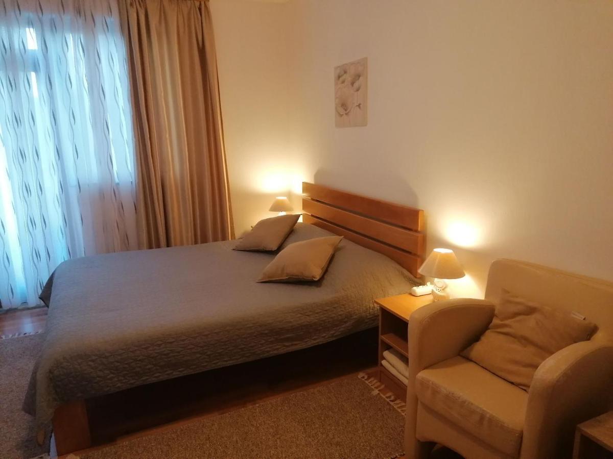 Apartment And Rooms Nevenka Poljanak Kültér fotó